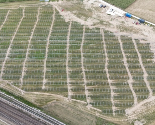 Drohenenfoto AGRI PV Anlage Timelkam, zur Verfügung gestellt von Energie AG Oberösterreich Erzeugung GmbH Bodenkundliche Baubegleitung_Timelkam, Drohnenfoto zur Verfügung gestellt von: Energie AG Oberösterreich Erzeugung GmbH